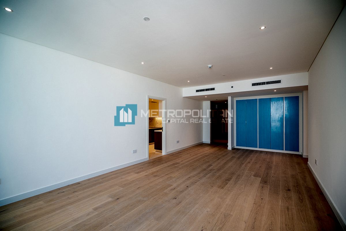 Sea View| 2BR w/ Maids| Next To Corner| Beachfront