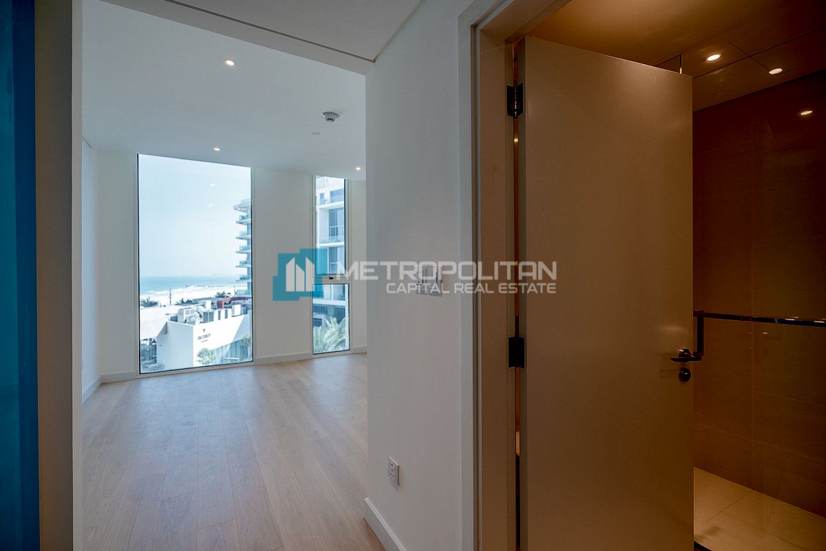 Sea View| 2BR w/ Maids| Next To Corner| Beachfront