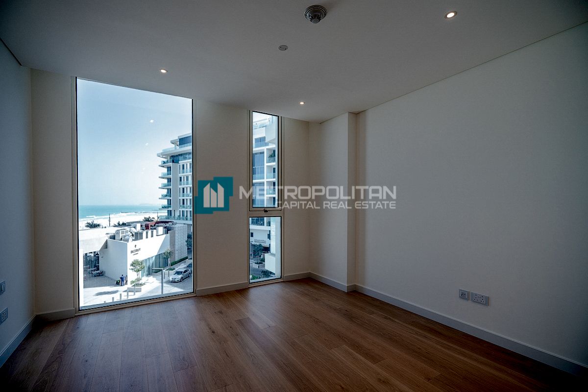 Sea View| 2BR w/ Maids| Next To Corner| Beachfront