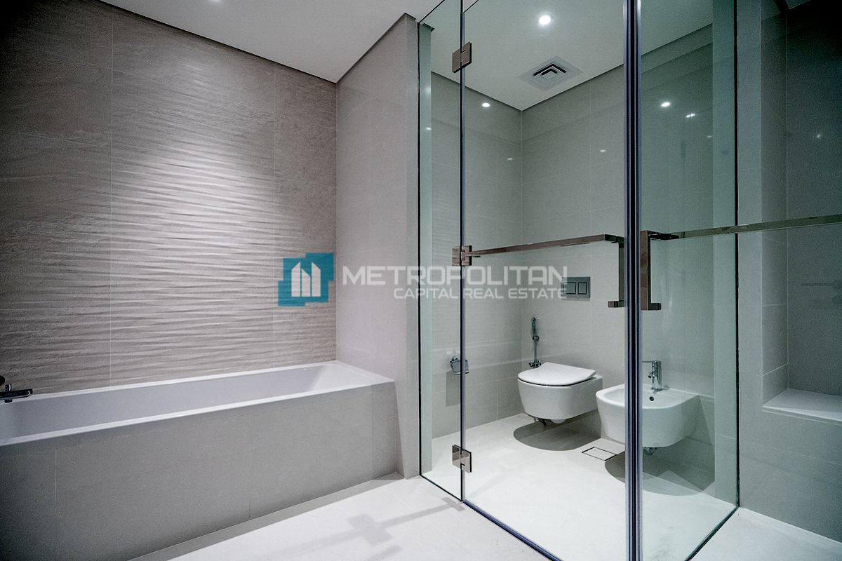 Sea View| 2BR w/ Maids| Next To Corner| Beachfront
