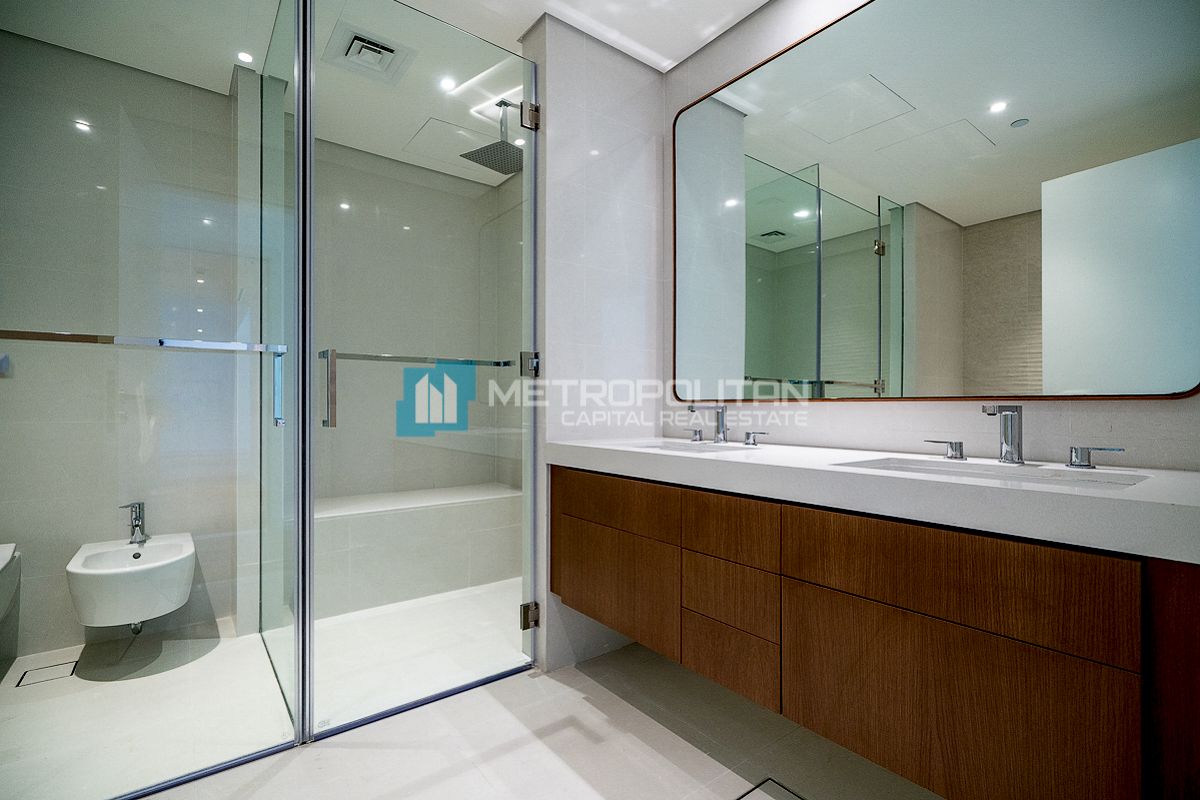 Sea View| 2BR w/ Maids| Next To Corner| Beachfront