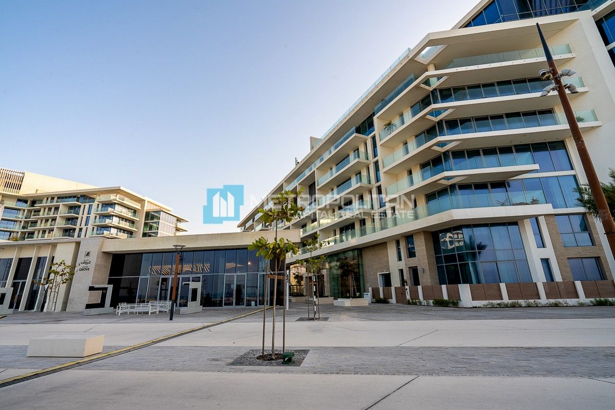 Sea View| 2BR w/ Maids| Next To Corner| Beachfront