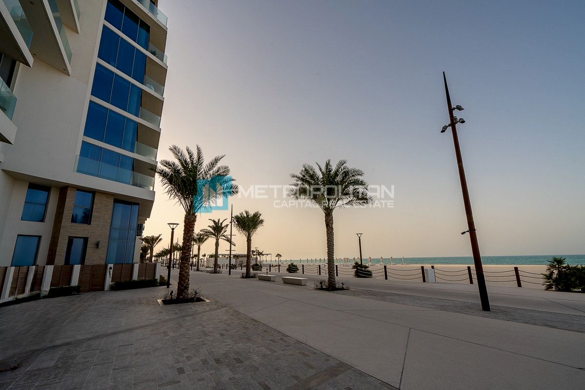 Sea View| 2BR w/ Maids| Next To Corner| Beachfront
