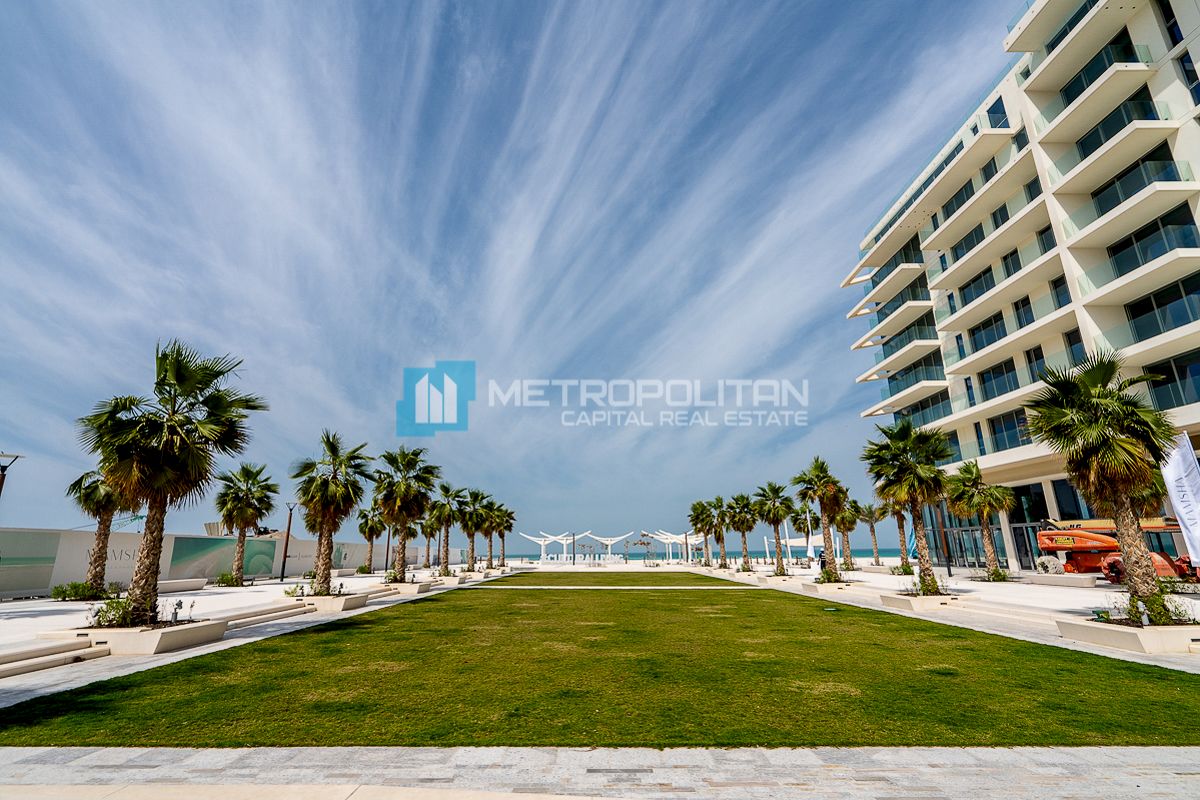 Sea View| 2BR w/ Maids| Next To Corner| Beachfront
