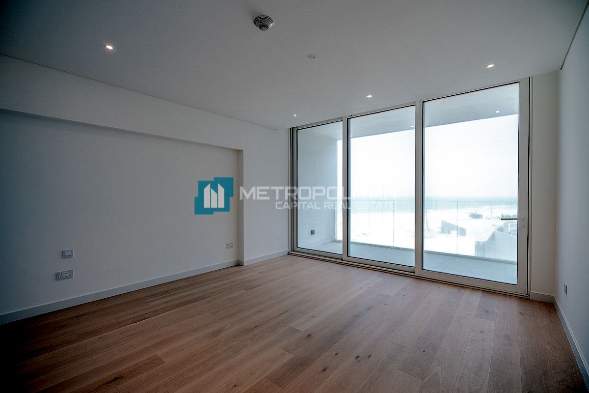 Sea View| 2BR w/ Maids| Next To Corner| Beachfront