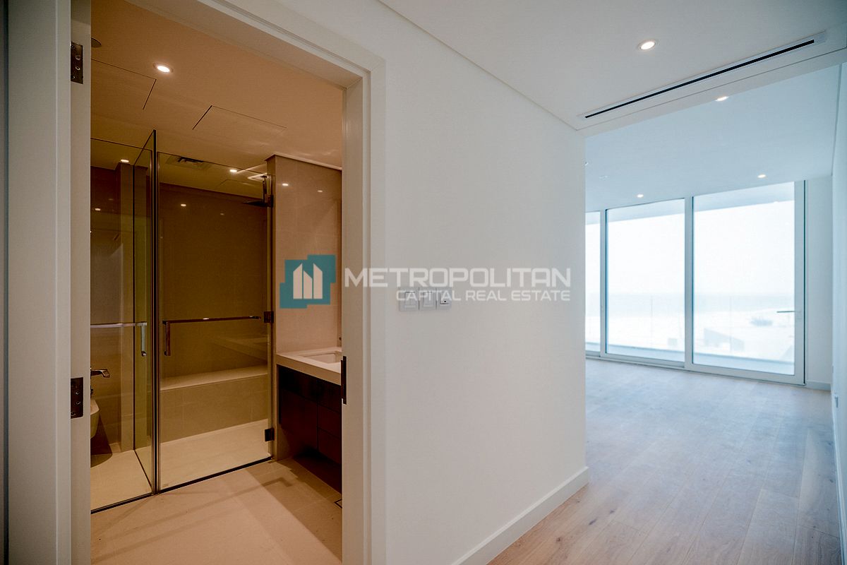 Sea View| 2BR w/ Maids| Next To Corner| Beachfront