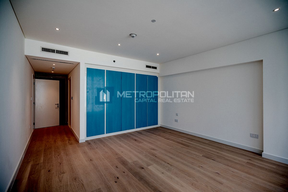 Sea View| 2BR w/ Maids| Next To Corner| Beachfront