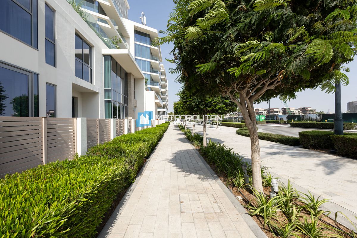 Luxury 2BR|Direct Access to Pool|Zayed Museum View