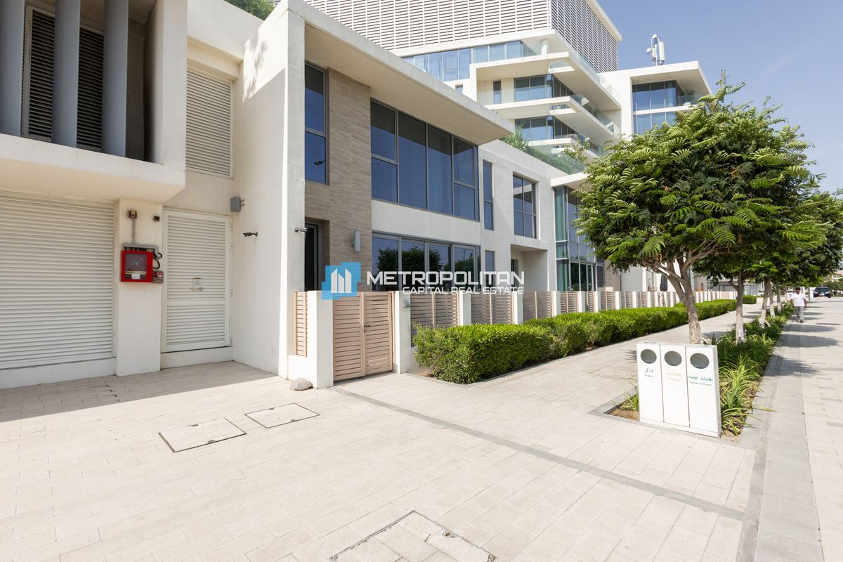 Luxury 2BR|Direct Access to Pool|Zayed Museum View