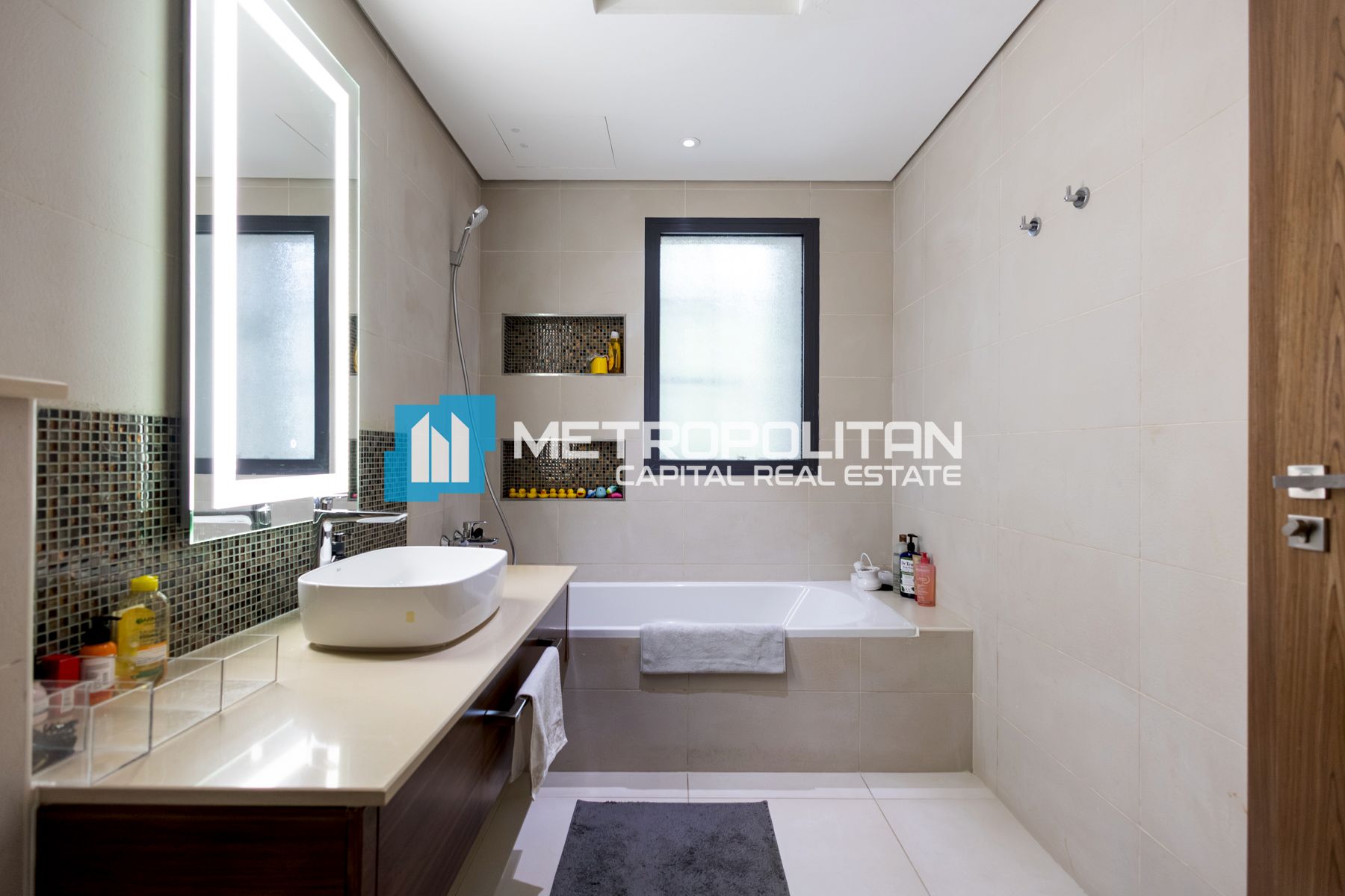 Large Garden |Double Row |End Unit |Near To Park