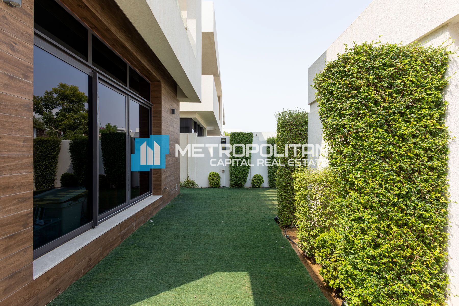 Large Garden |Double Row |End Unit |Near To Park