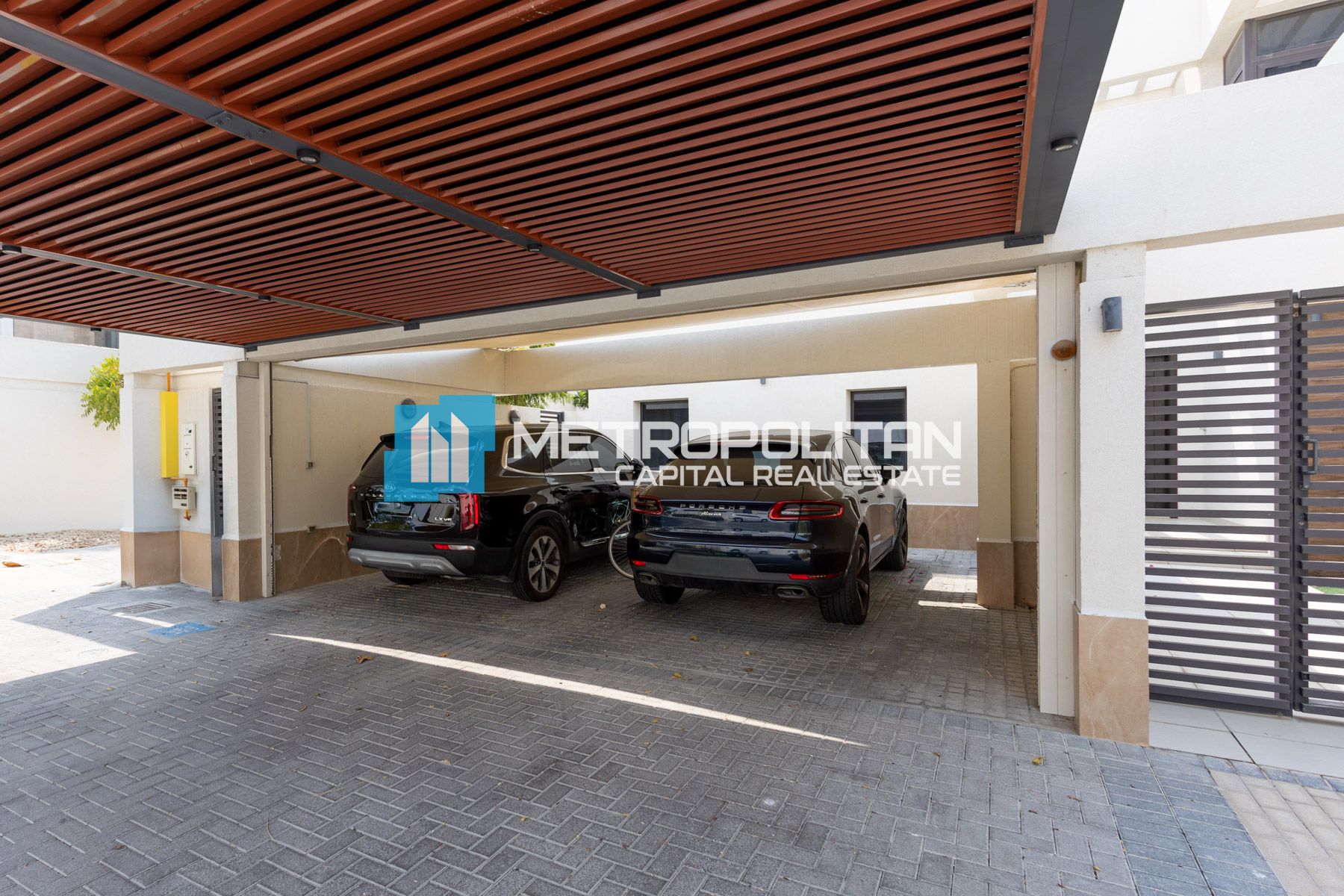 Large Garden |Double Row |End Unit |Near To Park