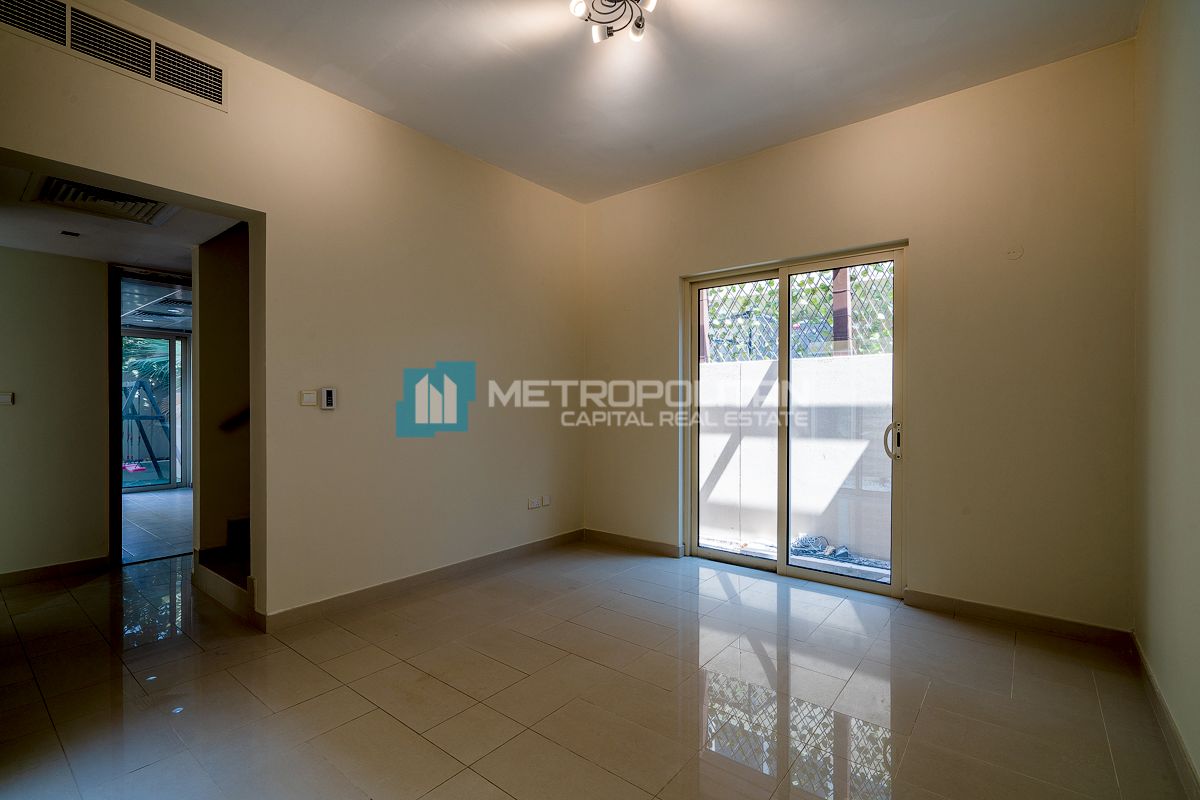 Private Pool| 4BR+M|Next To Corner| For Local Only