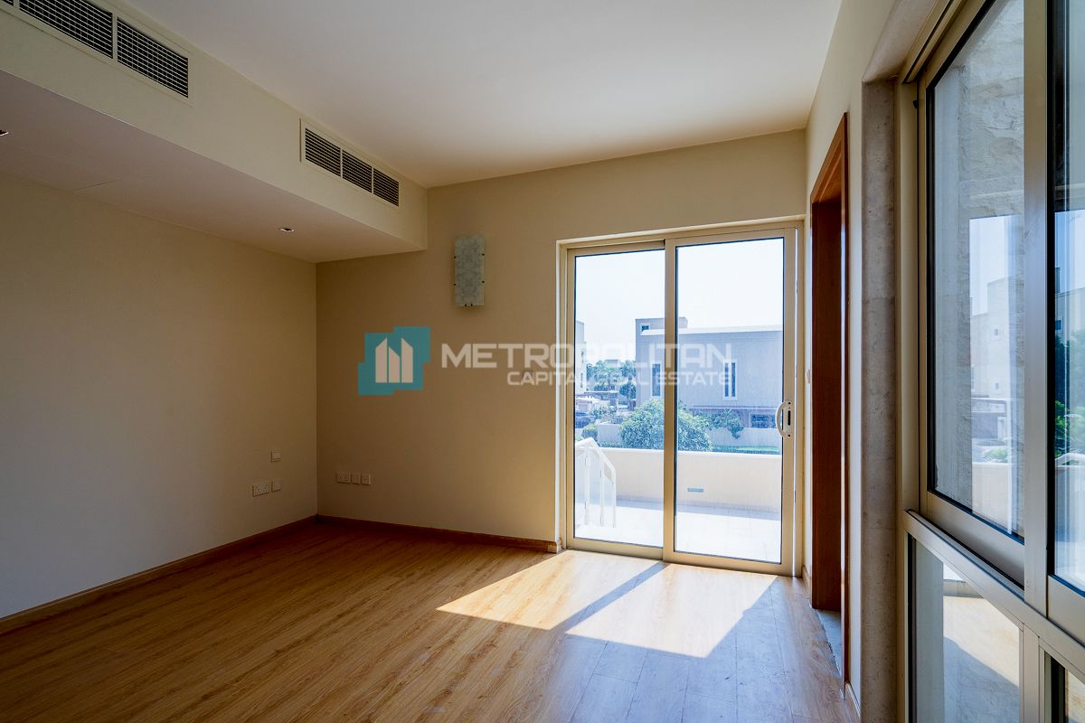 Private Pool| 4BR+M|Next To Corner| For Local Only