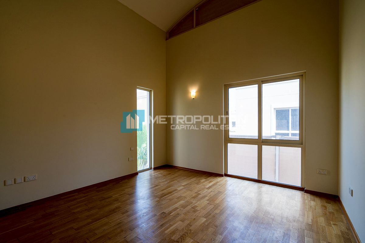Private Pool| 4BR+M|Next To Corner| For Local Only