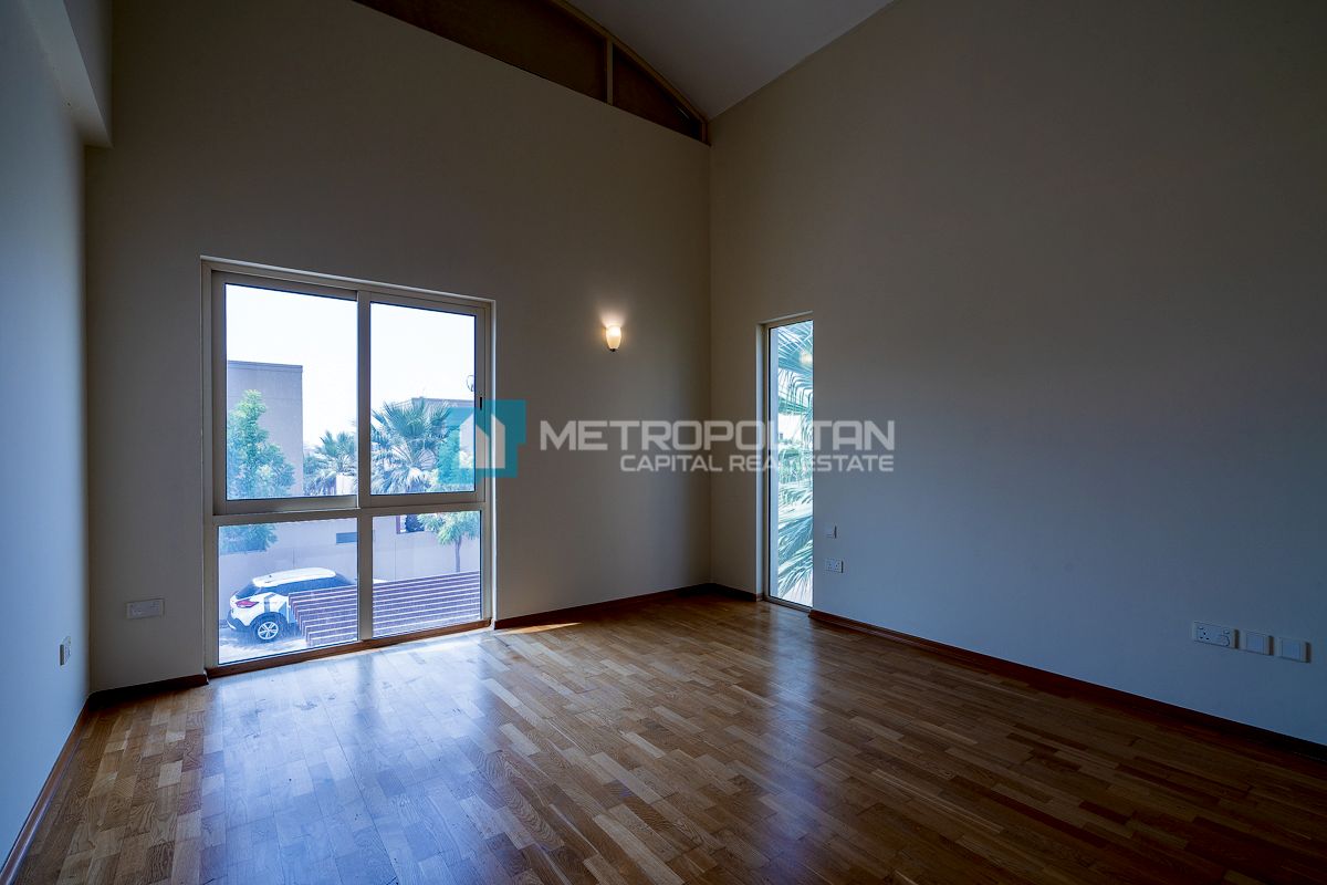 Private Pool| 4BR+M|Next To Corner| For Local Only