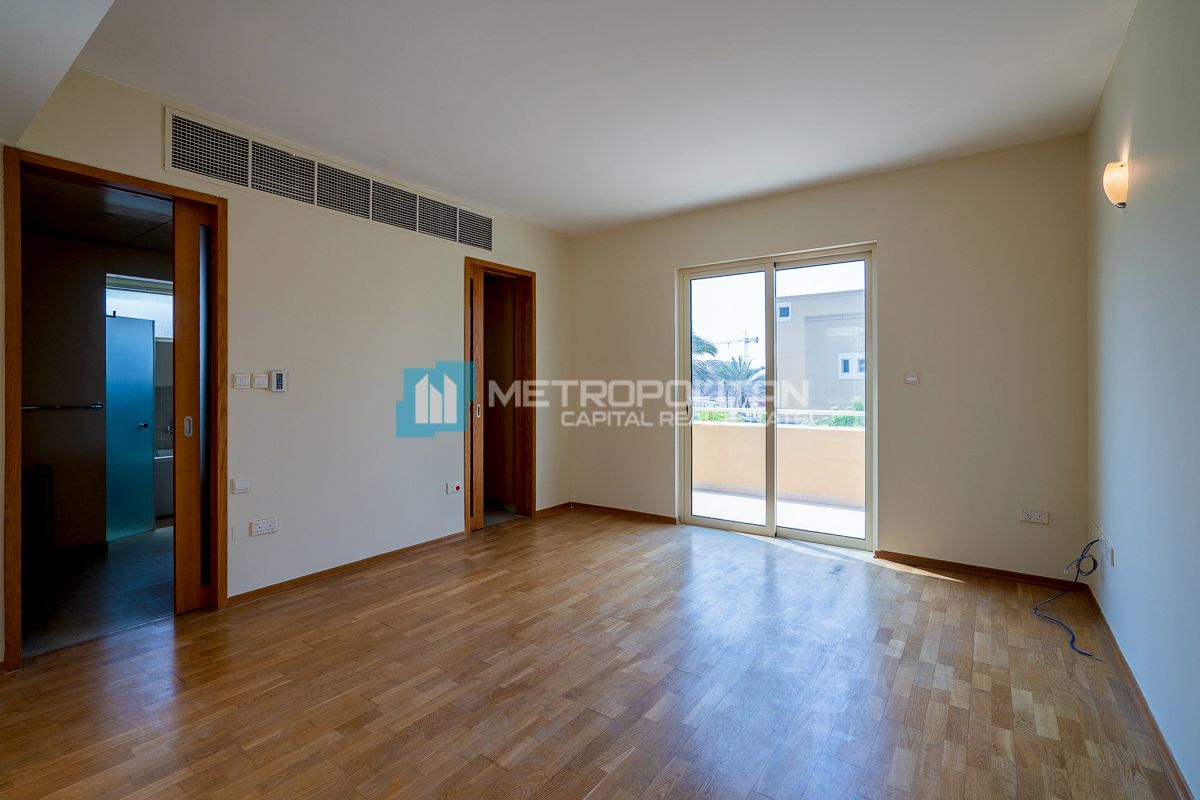 Private Pool| 4BR+M|Next To Corner| For Local Only