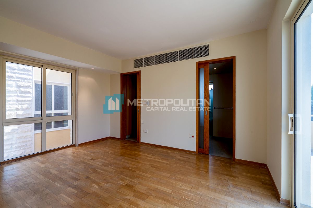 Private Pool| 4BR+M|Next To Corner| For Local Only