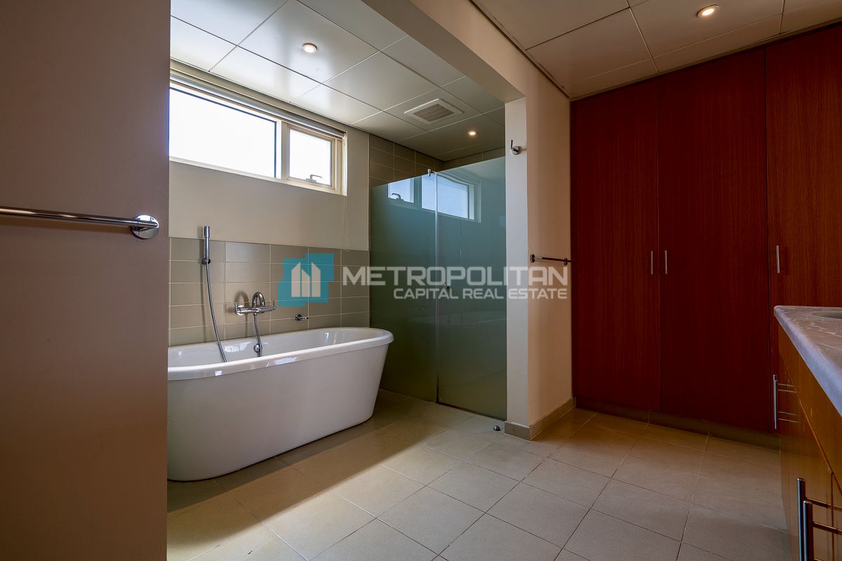 Private Pool| 4BR+M|Next To Corner| For Local Only