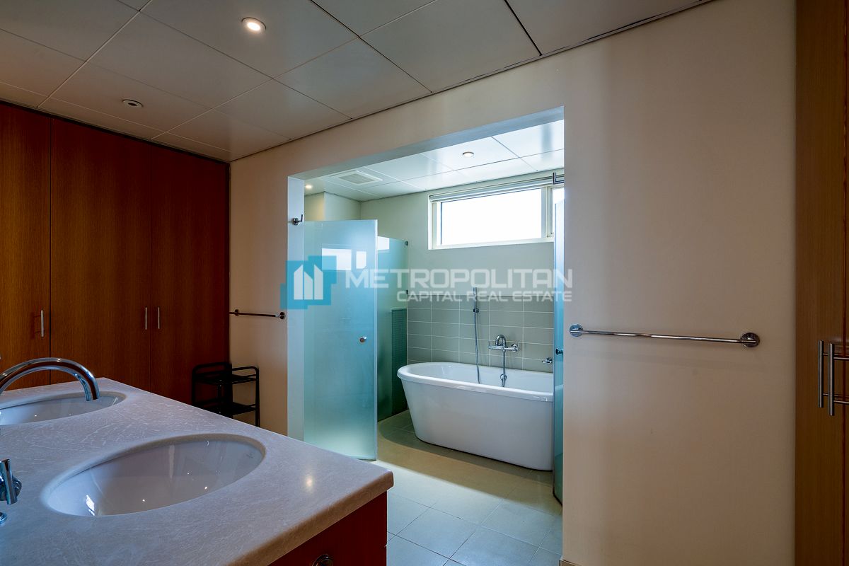 Private Pool| 4BR+M|Next To Corner| For Local Only