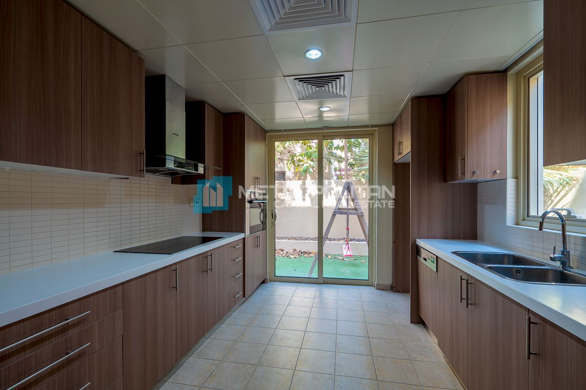 Private Pool| 4BR+M|Next To Corner| For Local Only