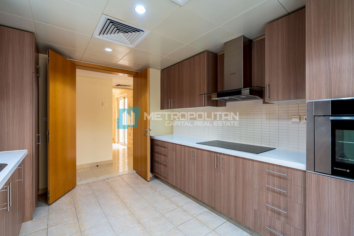 Private Pool| 4BR+M|Next To Corner| For Local Only