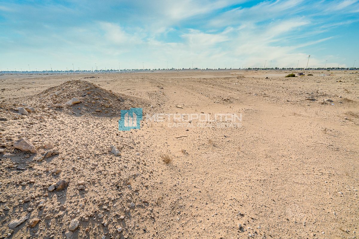 Corner Unit | Canal and Golf View | Massive Plot