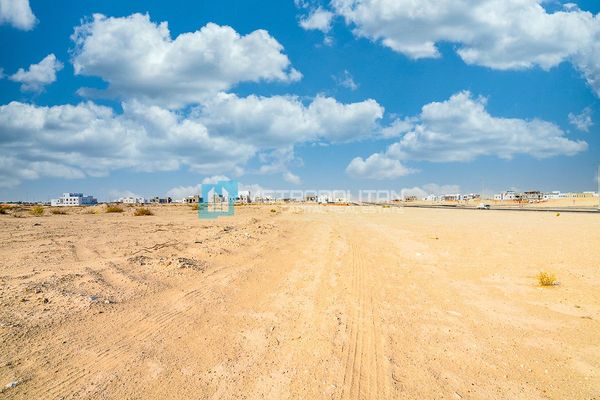 Corner Unit | Canal and Golf View | Massive Plot