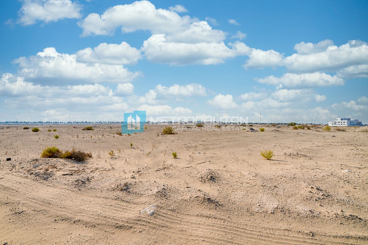 Corner Unit | Canal and Golf View | Massive Plot