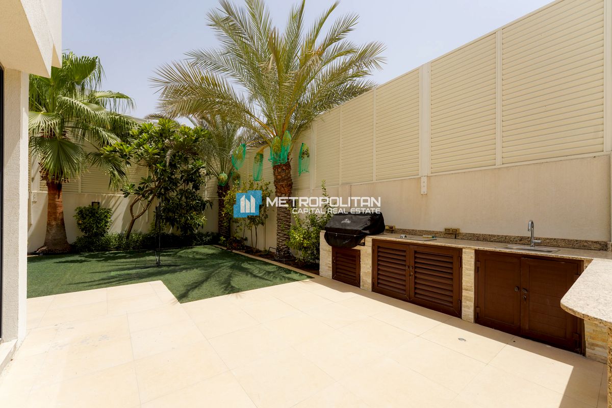 Corner Unit | 5BR with Maid | Fully Upgraded Villa