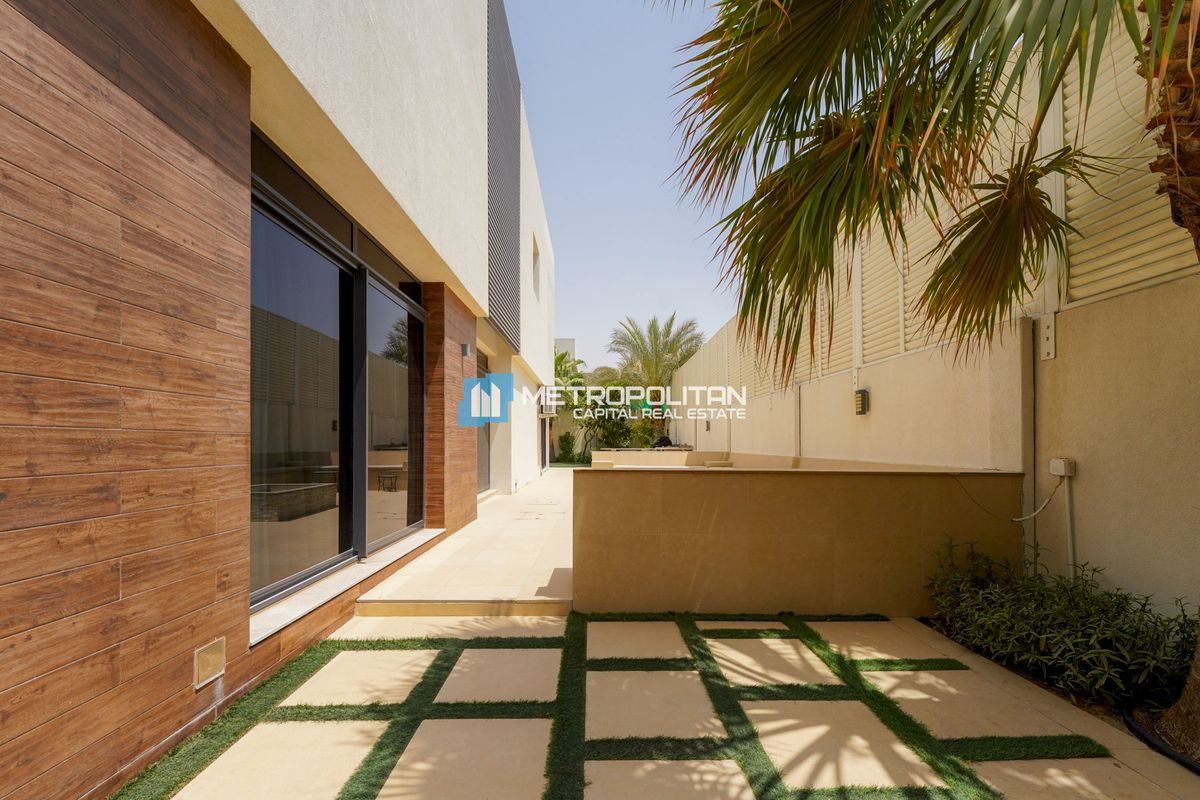 Corner Unit | 5BR with Maid | Fully Upgraded Villa