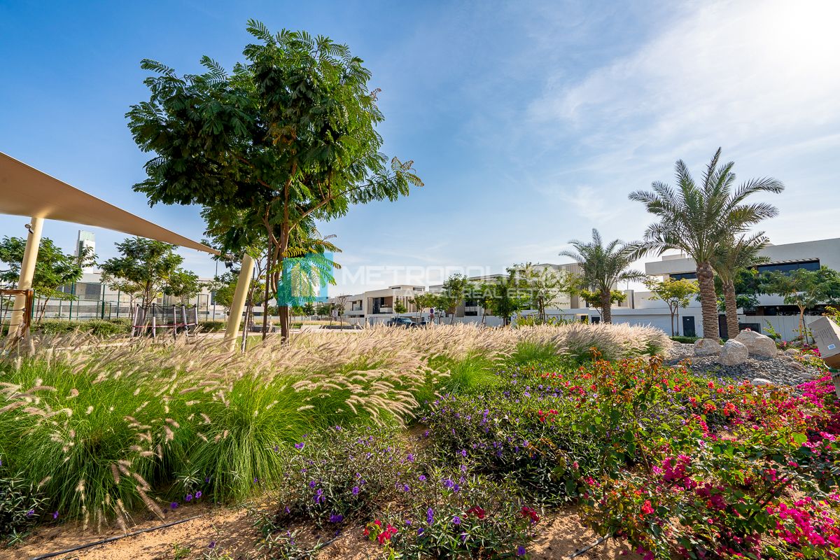 Corner Unit | 5BR with Maid | Fully Upgraded Villa