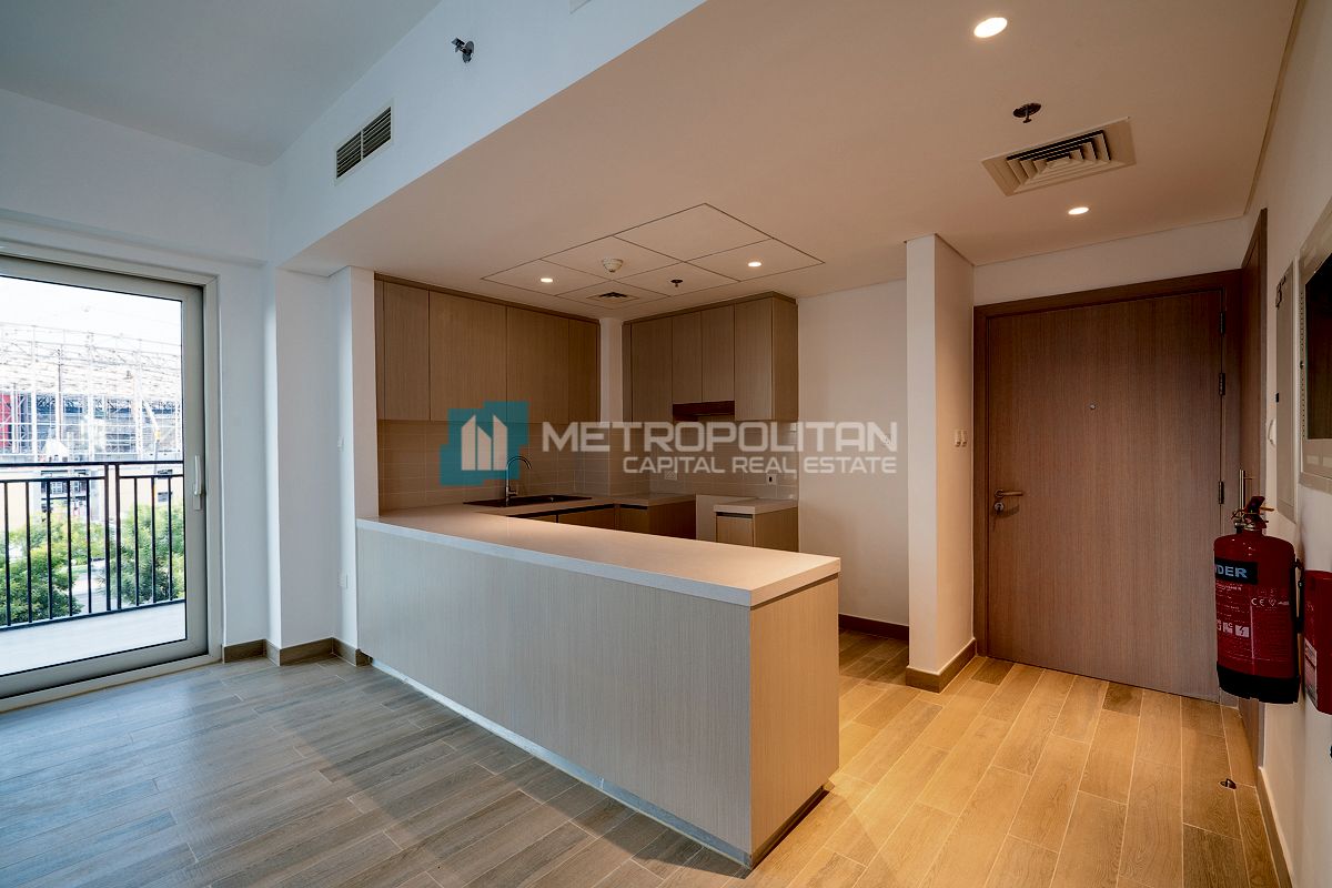 3BR w/ Balcony | Full Sea World View | Maids Room