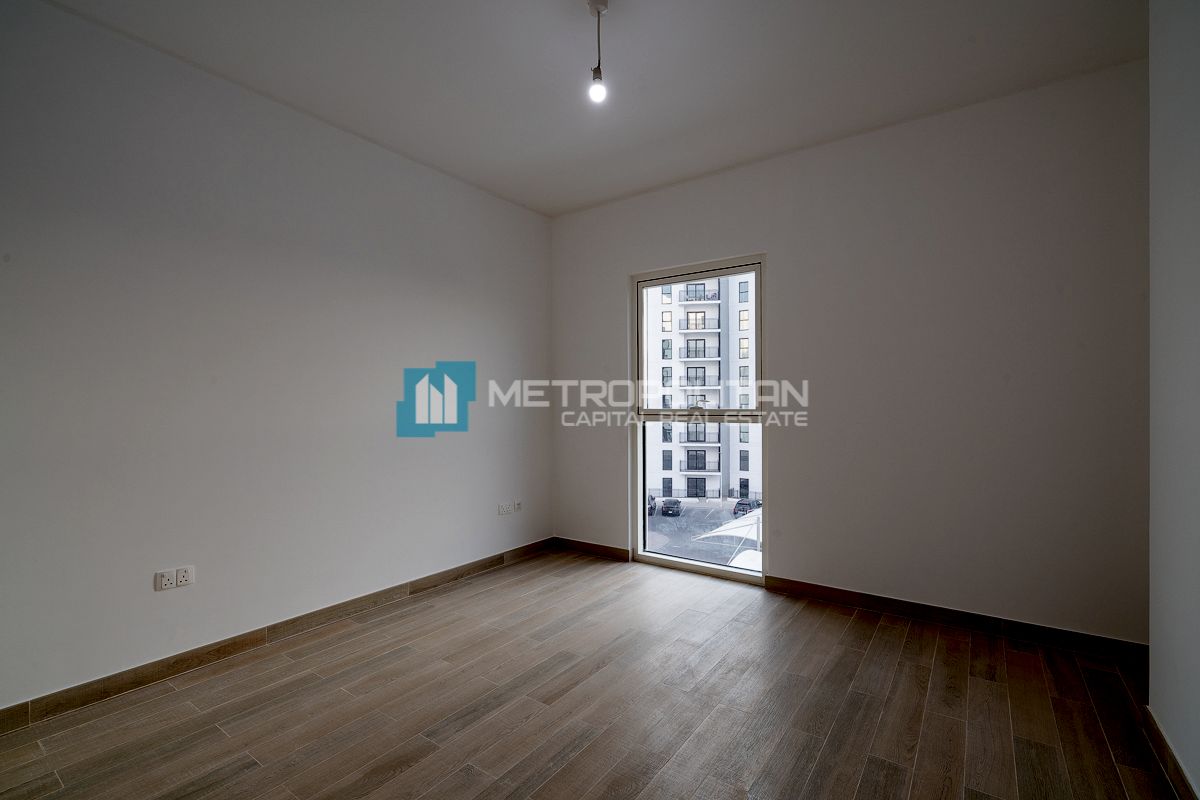 3BR w/ Balcony | Full Sea World View | Maids Room