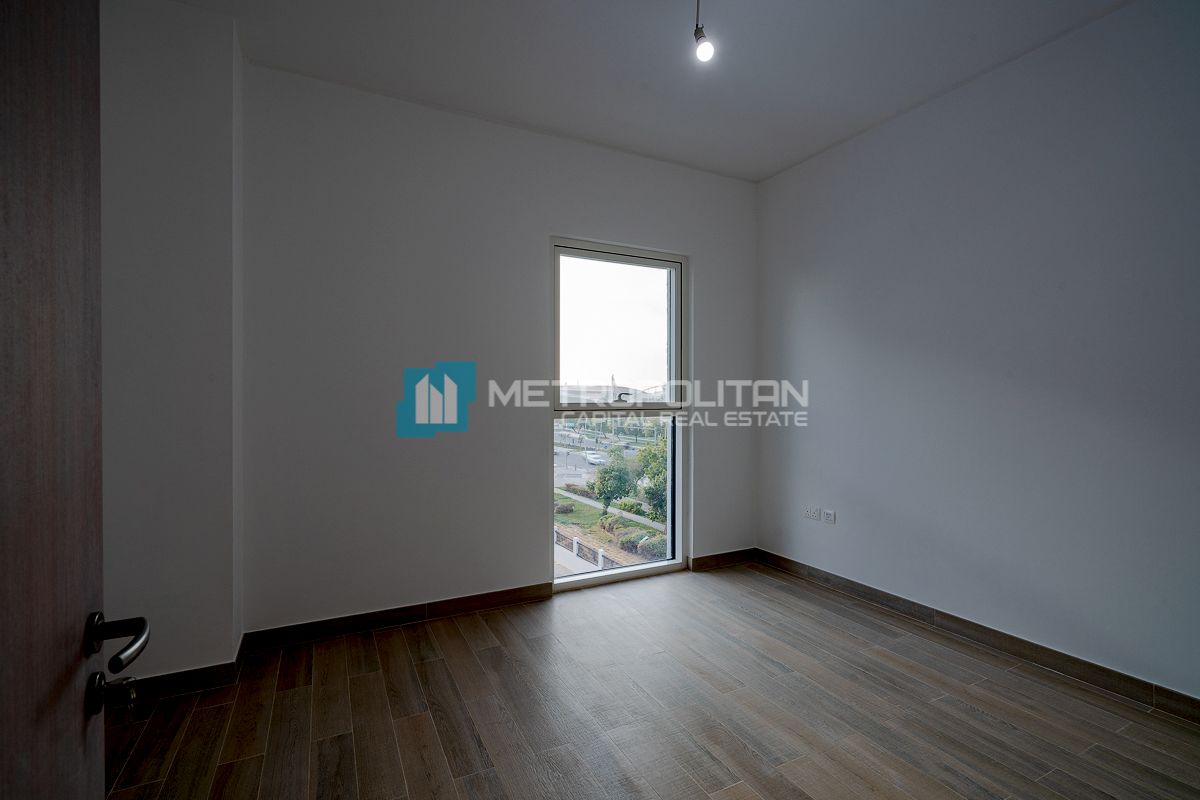 3BR w/ Balcony | Full Sea World View | Maids Room