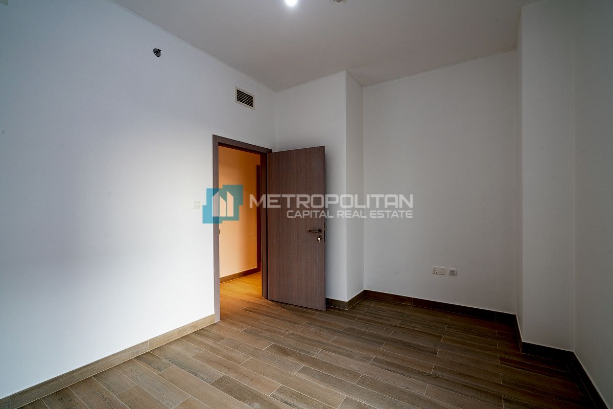 3BR w/ Balcony | Full Sea World View | Maids Room