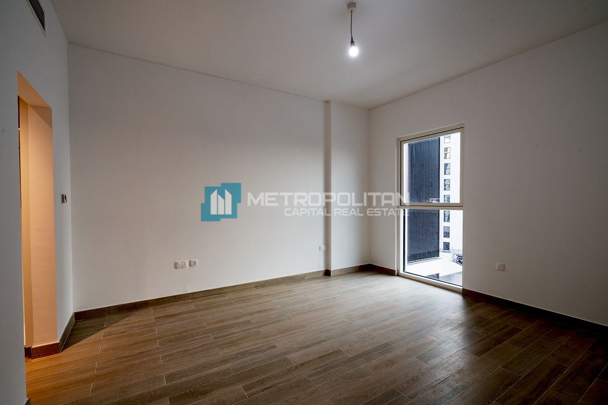 3BR w/ Balcony | Full Sea World View | Maids Room