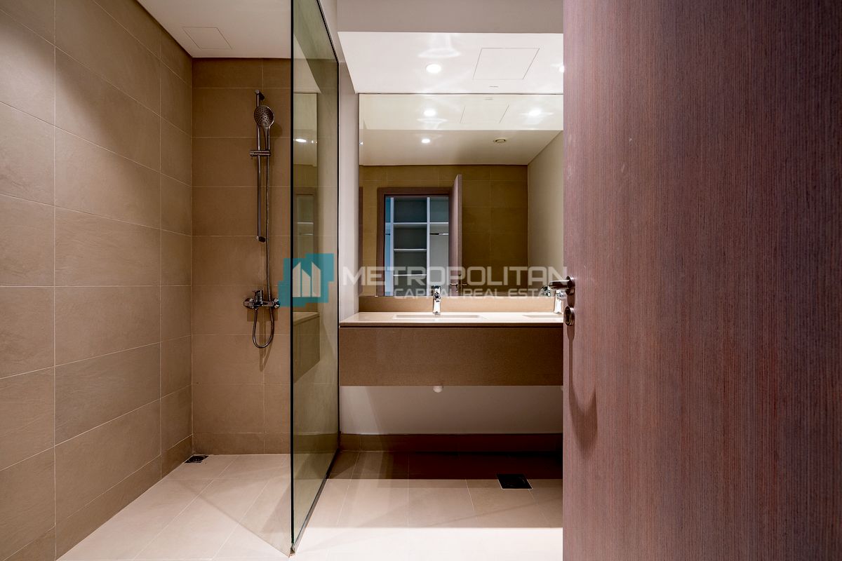 3BR w/ Balcony | Full Sea World View | Maids Room
