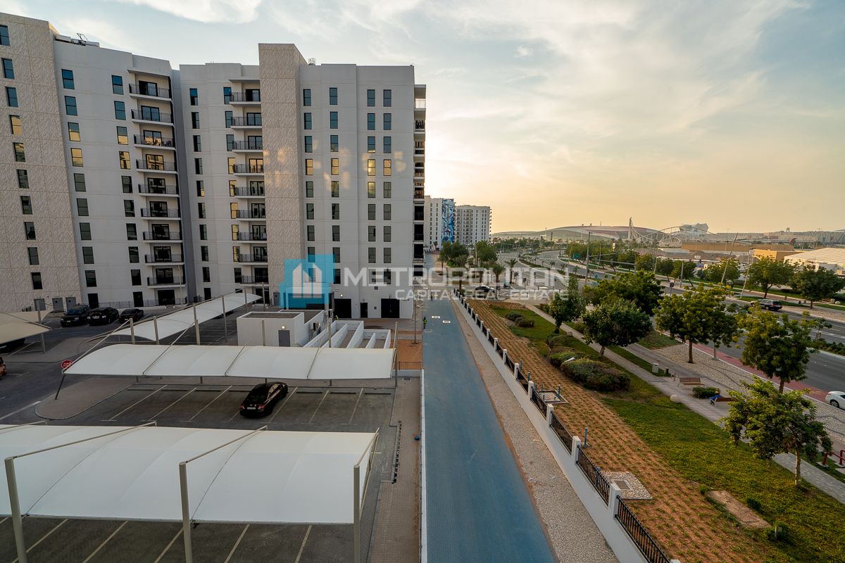 3BR w/ Balcony | Full Sea World View | Maids Room