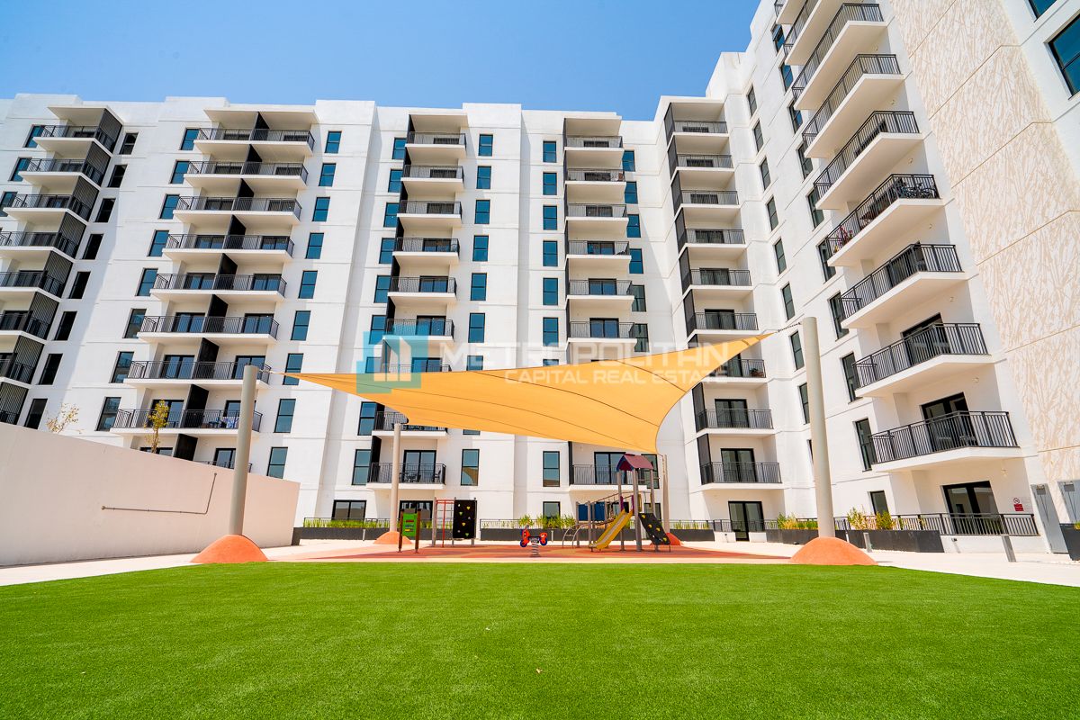 3BR w/ Balcony | Full Sea World View | Maids Room