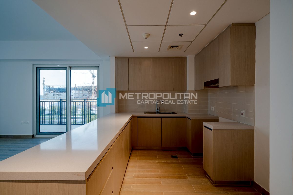 3BR w/ Balcony | Full Sea World View | Maids Room