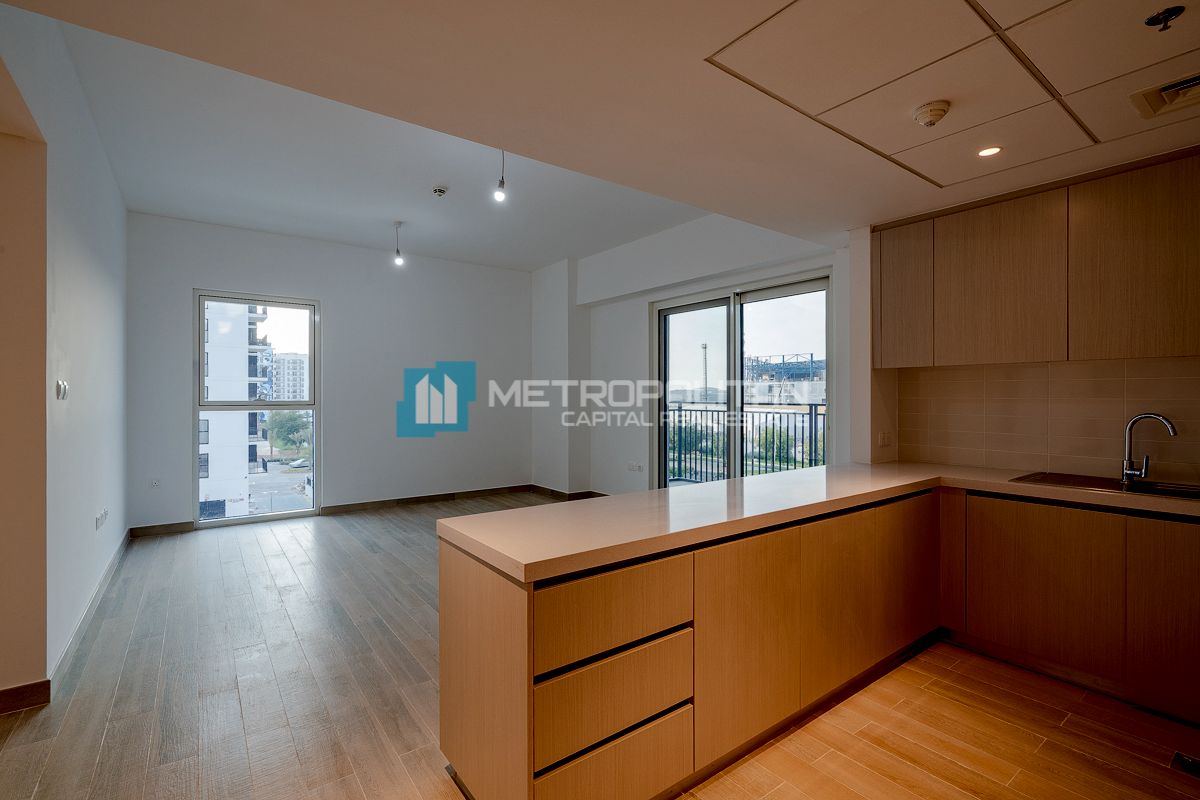 3BR w/ Balcony | Full Sea World View | Maids Room