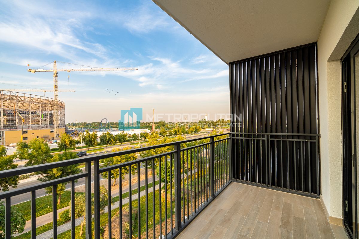 3BR w/ Balcony | Full Sea World View | Maids Room