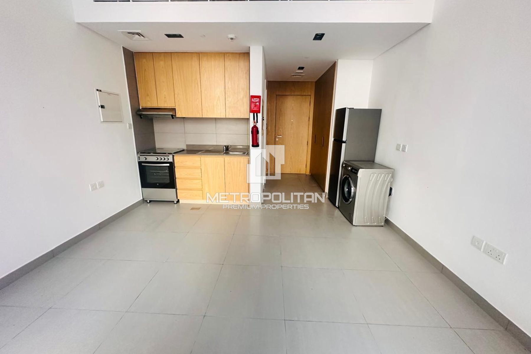 Ready to Move | New Studio | W/Kitchen Appliances