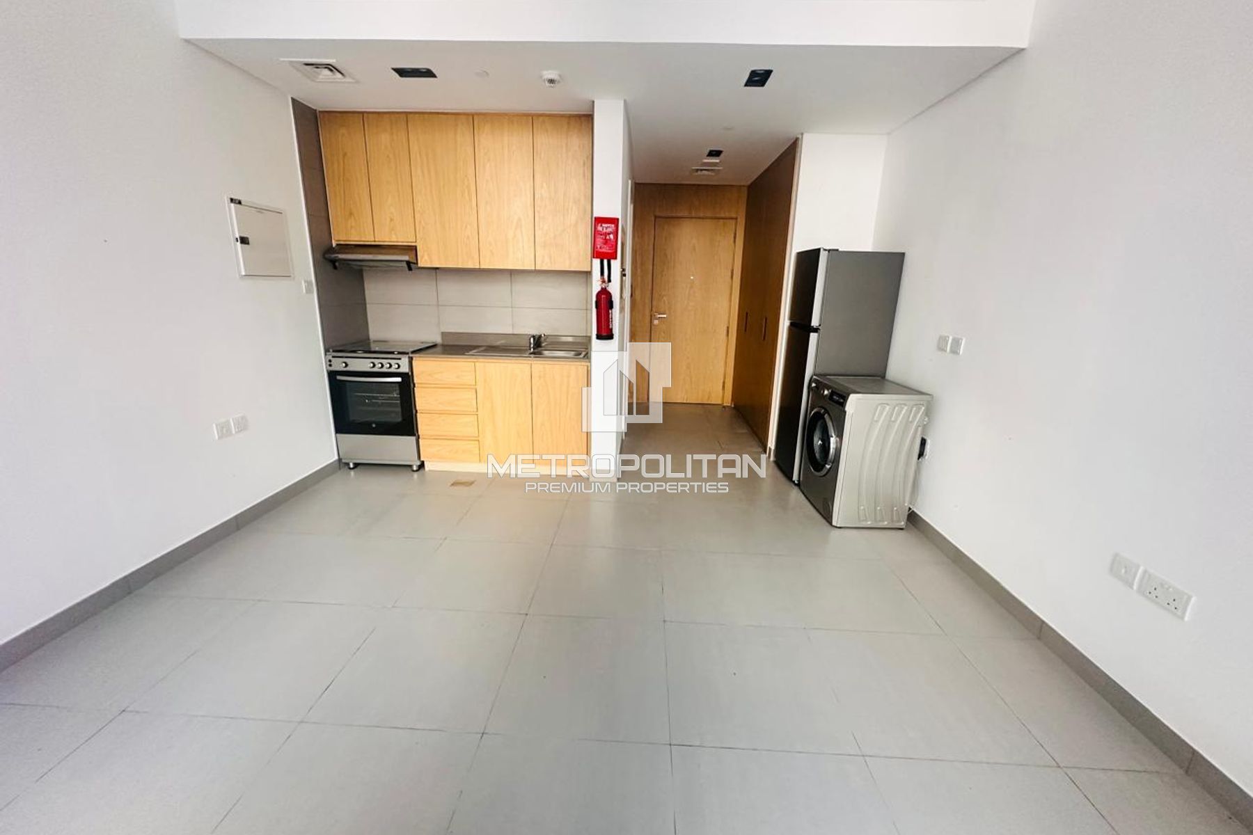 Ready to Move | New Studio | W/Kitchen Appliances
