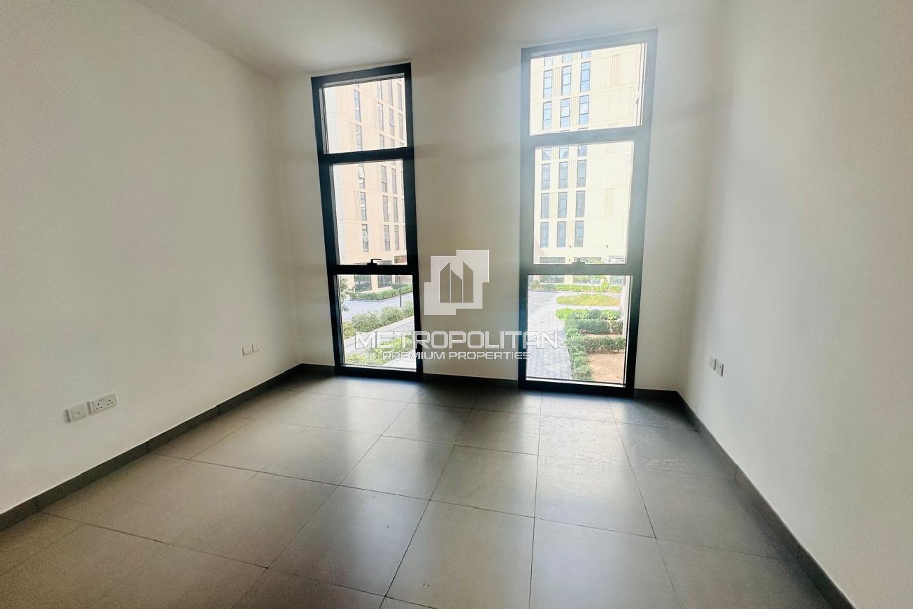 Ready to Move | New Studio | W/Kitchen Appliances