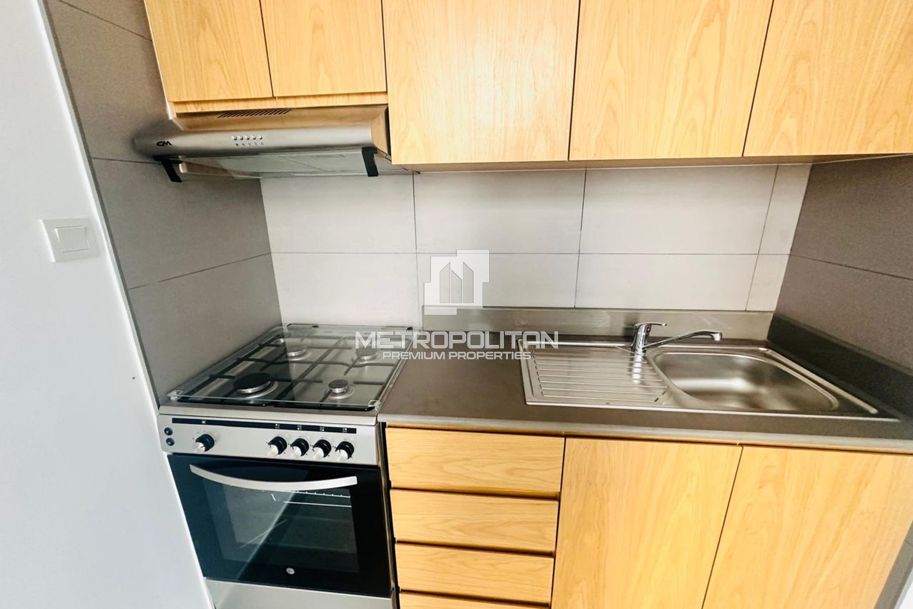 Ready to Move | New Studio | W/Kitchen Appliances