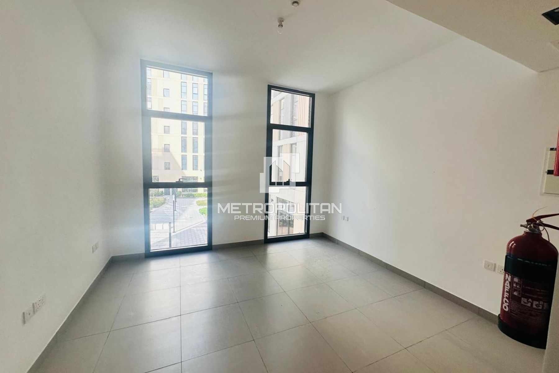 Ready to Move | New Studio | W/Kitchen Appliances