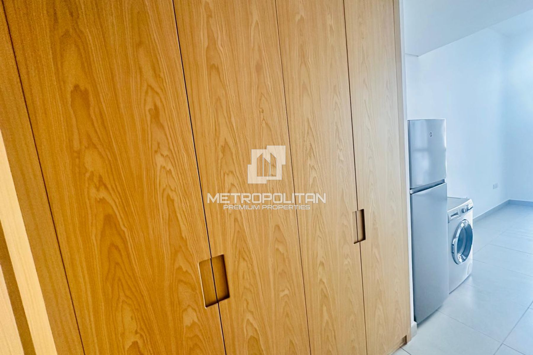 Ready to Move | New Studio | W/Kitchen Appliances
