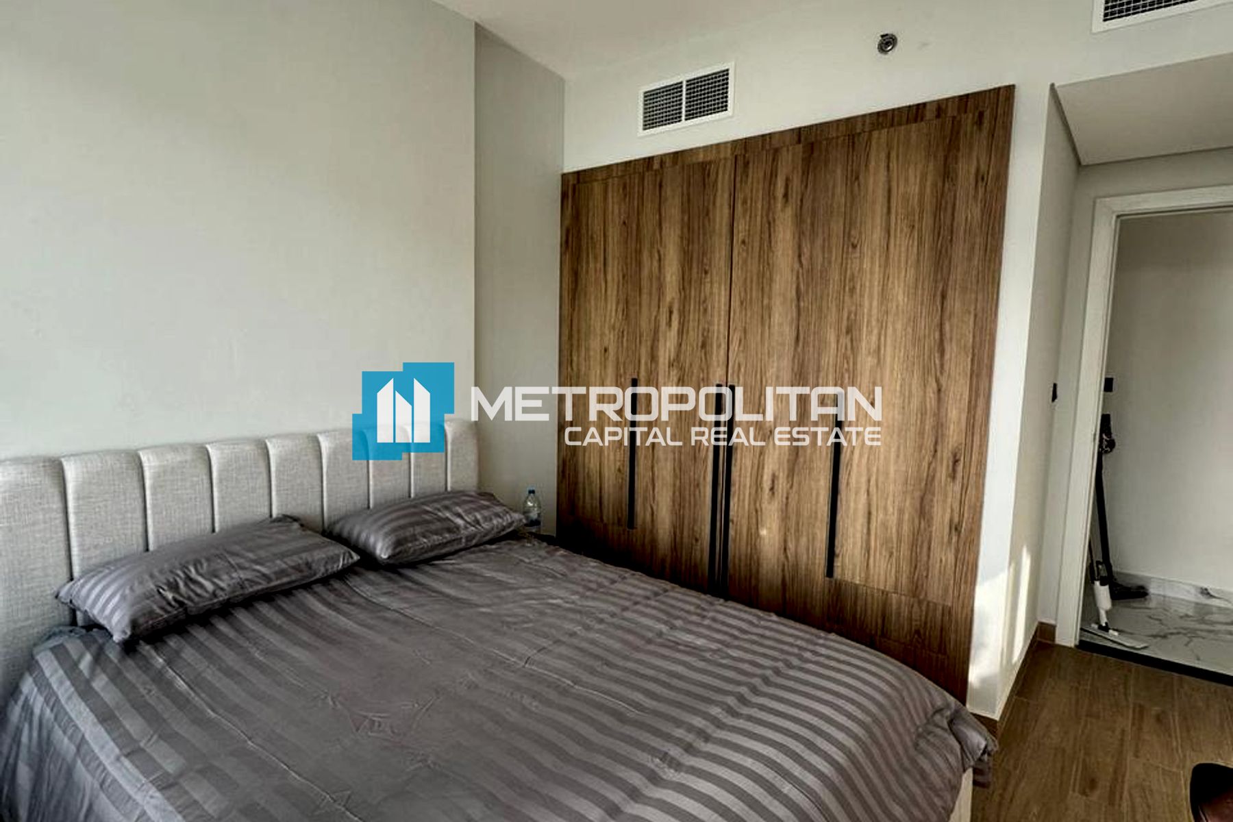 Canal View | High Floor 1 Bedroom | Renovated